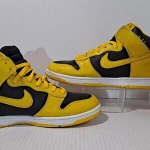 Nike Men's Yellow Trainer
